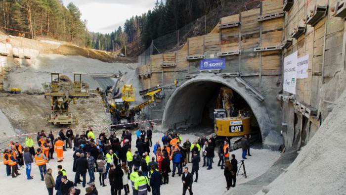 Cerca de Žilina ha sido inaugurada la construcción de un túnel de autopista