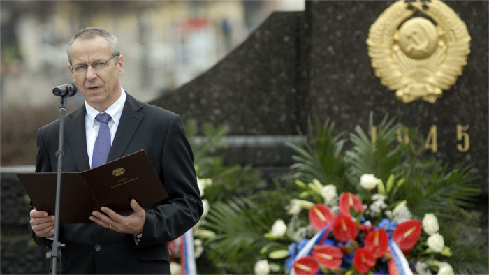 El jefe de Estado eslovaco honrará a los soldados caídos en la guerra encendiendo velas el 8 de mayo en varios sitios históricos