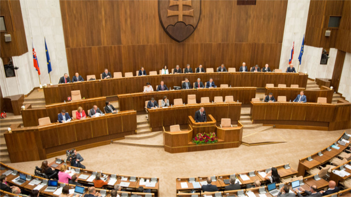El jefe de Estado intervino en el seno del Parlamento eslovaco