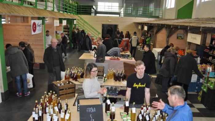 Inauguración de un mercado de productos de granja