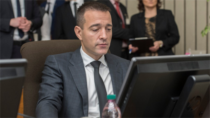 Drucker presenta su dimisión 