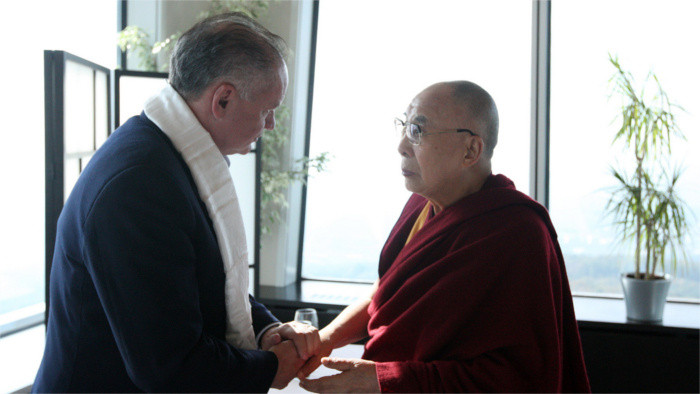 La cancillería china expresa su disconformidad con el encuentro entre Dalai Lama y Kiska
