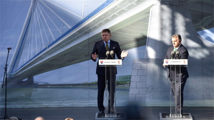 Inaugurada la construcción del puente sobre el Danubio