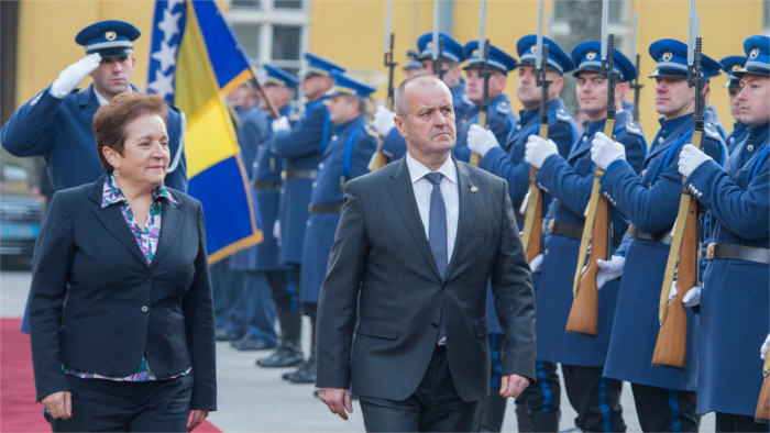 Verteidigungsminister besucht Bosnien und Herzegowina