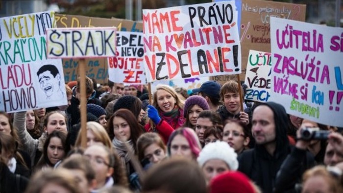 Študenti podporia svojich učiteľov / Ráno na eFeMku