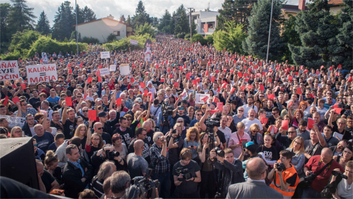 Cerca de 3.000 personas protestaron delante del apartamento del primer ministro eslovaco 