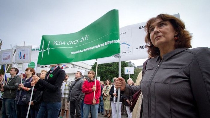 Los científicos están escandalizados con los recortes de la partida presupuestaria destinada a la Academia de Ciencias