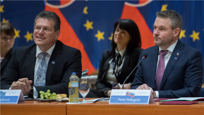 Premier gratuliert Šefčovič zur Anhörung