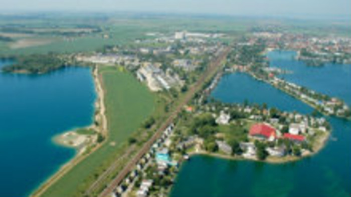 V odraze vody: Slnečné jazerá v Senci 