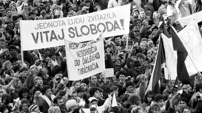 17. november vo vysielaní Rádia_FM