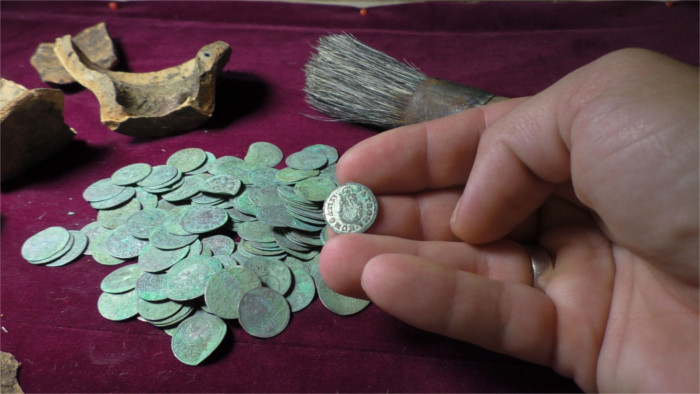 Descubren tesoro de monedas de los siglos XVII y XVIII en la población de Lučivná