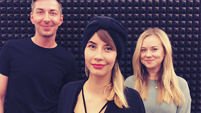 Venuje sa hudbe aj rozvojovej spolupráci. V Ráne na eFeMku bola Adela z Bad Karma Boy.