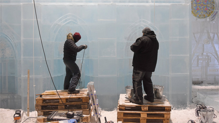 Notre-Dame aus Eis in der Hohen Tatra