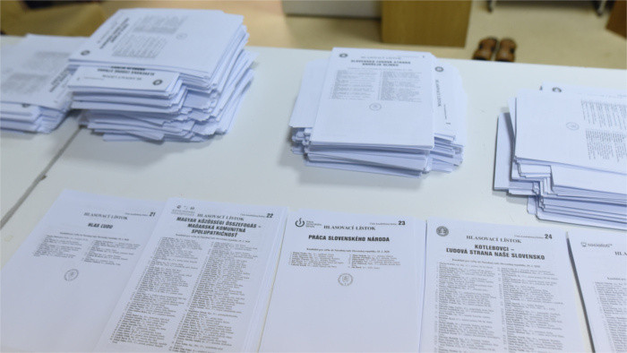Aktuelle Umfrage zu Parteipräferenzen in der Slowakei