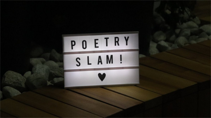 Mit vielsprachiger Poesie für eine anständige Slowakei