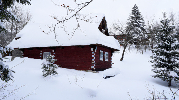 Verfallendes Holzhaus wurde zu Heimatmuseum
