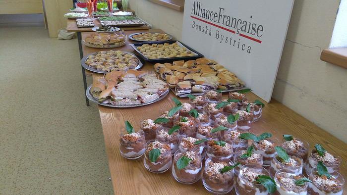 Francúzi medzi študentmi Katolíckeho gymnázia Š. Moysesa