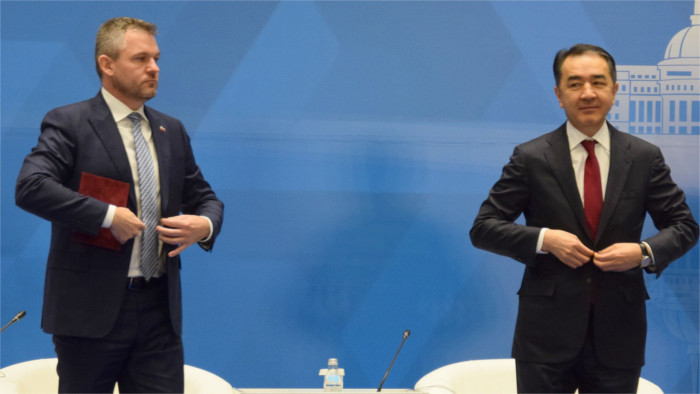 Regierungschef besucht Kasachstan 