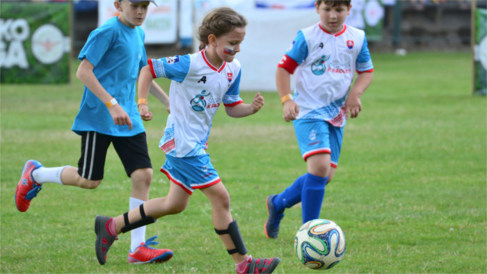 Niňos eslovacos obtienen medallas en torneo de fútbol en Varsovia