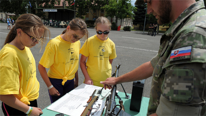 Militärischer Workshop in Levice