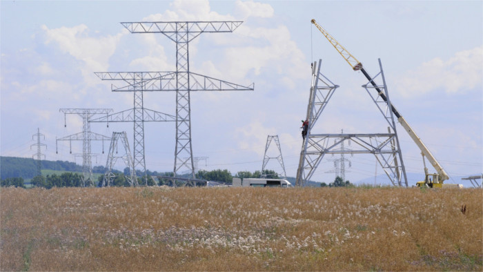 EU unterstützt Wiederaufbauprojekte von Stromübertragungsnetzen