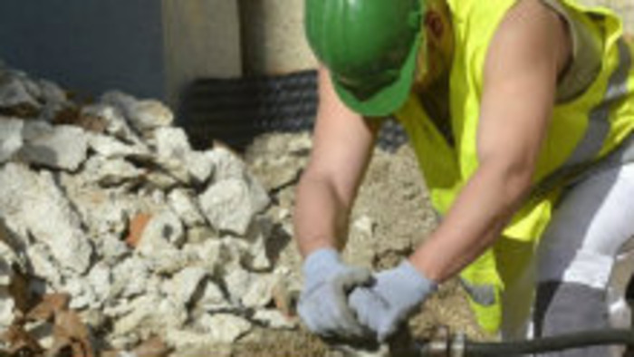 Nitrianska firma opravuje školu bez platnej zmluvy