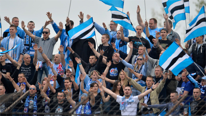 Neue Rechtsnormen gegen Gewalt und Rassismus in Fußballstadien 