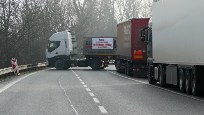 La grève des transporteurs routiers  s’élargie