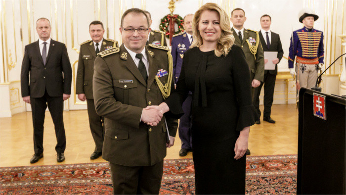 Präsidentin ernannte und beförderte Generäle