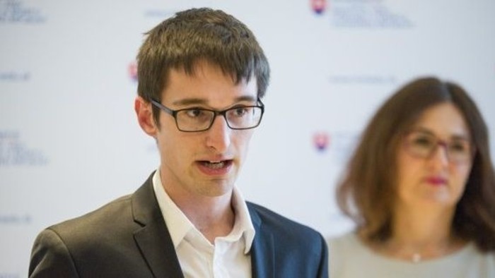 A kormányzat engedett a diákoknak