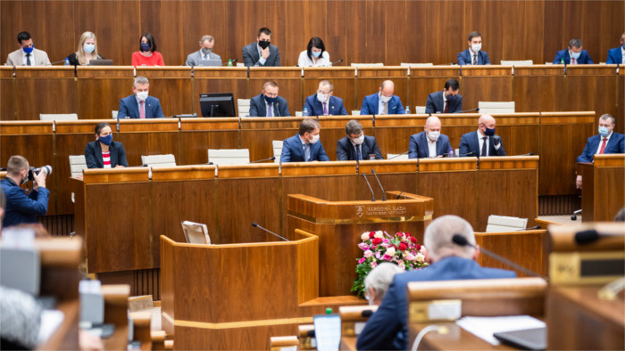 Los diputados siguen debatiendo el programa del nuevo Gobierno