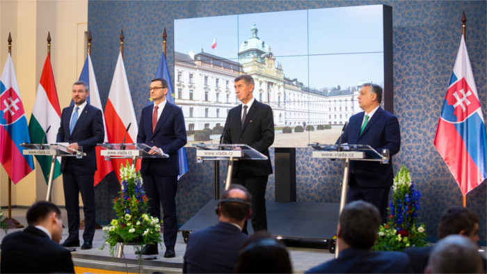 El primer ministro Peter Pellegrini toma parte en la cumbre del V4 en Praga