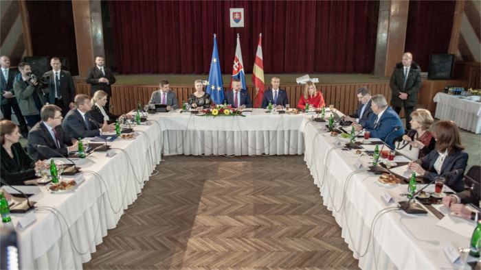 Cabinet meets in eastern village of Čaňa