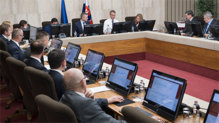 El gobierno debate las elecciones presidenciales y el número de los eurodiputados
