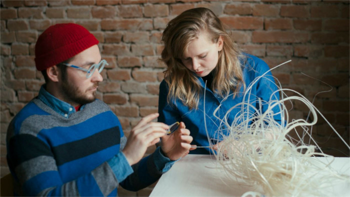 Brillen aus Bioplastik – Nachhaltiges Design von Vlasta Kubušová 