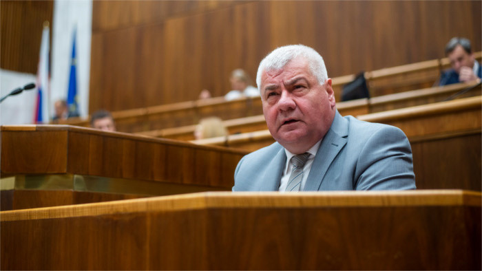 Misstrauensantrag gegen Verkehrsminister Érsek im Parlament