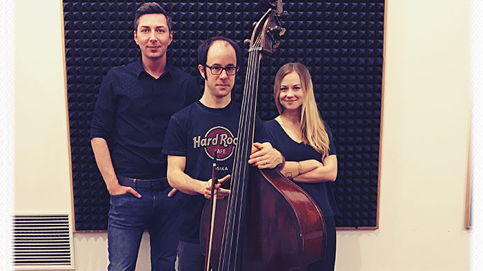 Priniesol kontrabas aj klezmer. V Ráne na eFeMku bol Samo Alexander.