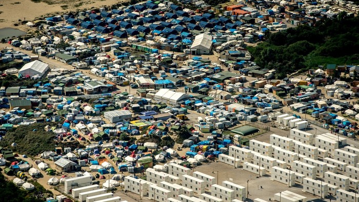 Bontják a Calais-i "dzsungelt"