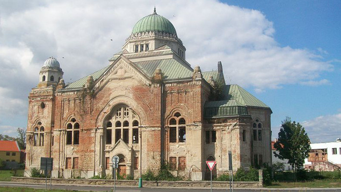 Archaeologists find rare artefacts during Lučenec synagogue rebuild 