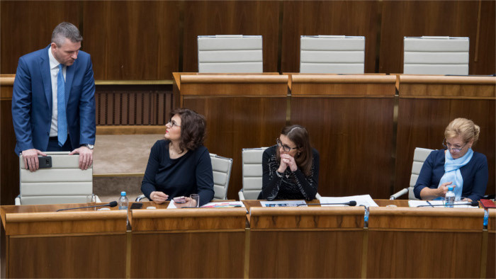Debate en el Parlamento sobre confianza al nuevo Gobierno