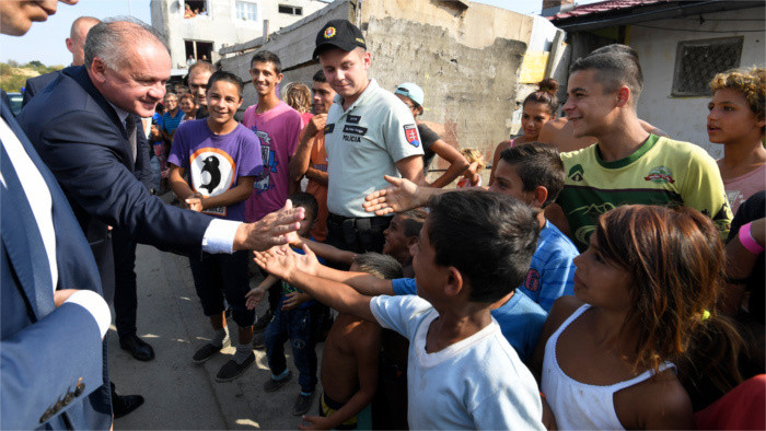 Präsident besuchte Roma-Siedlung in der Ostslowakei