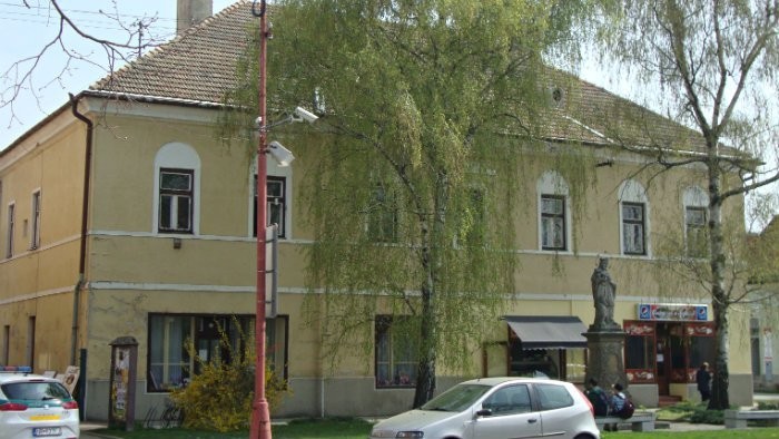 Dominanty – Stoličný dom vo Vrábľoch
