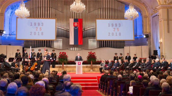 25 personalities received state awards