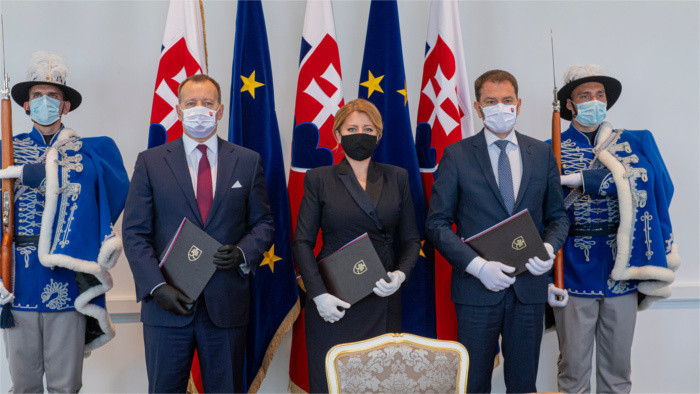 Los tres máximos representantes del Estado firman documento sobre política exterior