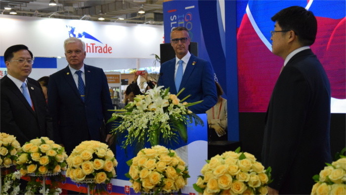 Raši viaja a China con empresarios eslovacos del sector alimentario