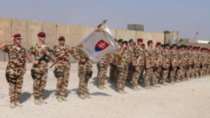 Felfüggesztette iraki kiképző műveleteit a NATO