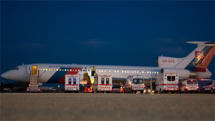 Avión gubernamental repatria a los eslovacos del autobús accidentado en Serbia