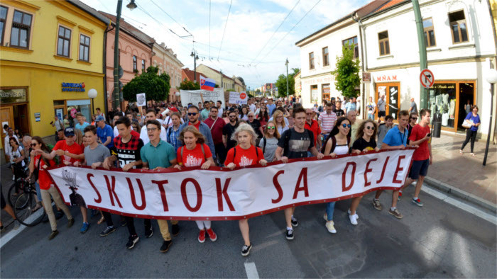 Se celebran marchas estudiantiles contra la corrupción en Žilina y Prešov
