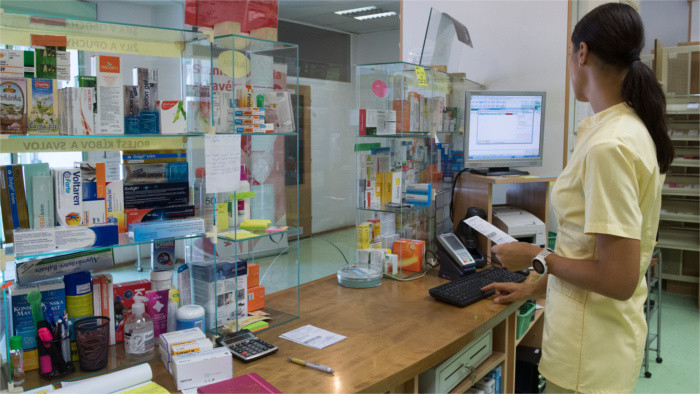 La ministra de Sanidad promete no incrementar los precios de medicamentos