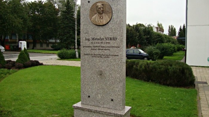 Pamatnik-Miroslav-Nerad-1
